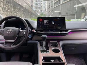 Toyota Sienna 2020-24 navigáció, 12,3 hüvelykes kijelző, bluetooth, 4 GB RAM, 64 GB tárhely